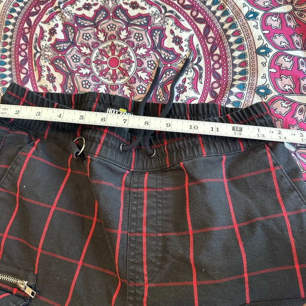 Hot Topic Black and Red Cargo Pants - Picture 7 of 7